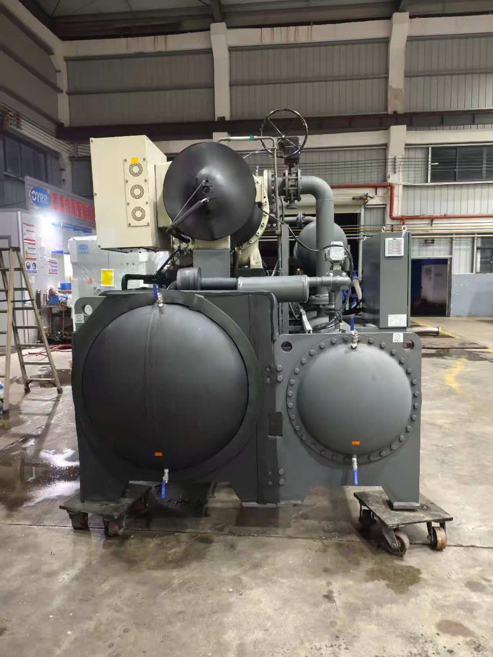 Screw chiller system